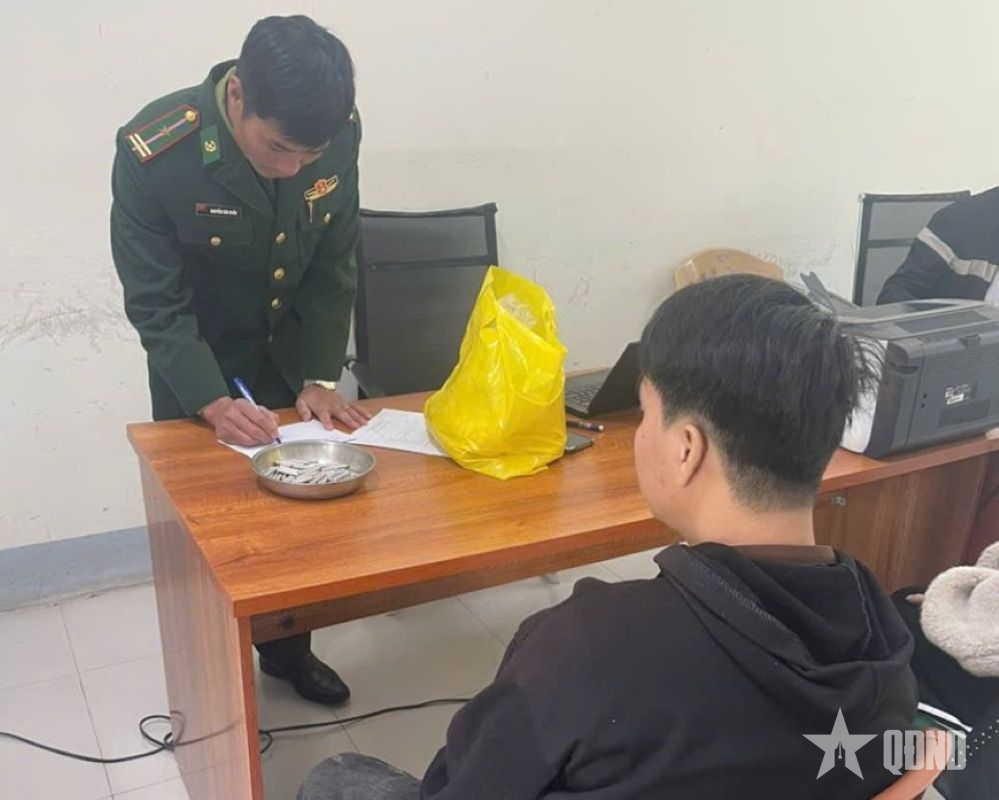 Biên phòng Nghệ An: Phát hiện, thu giữ thuốc nổ, kíp nổ trên tàu cá